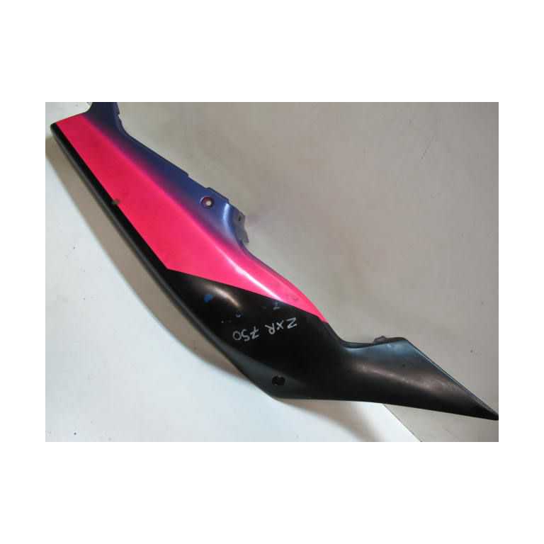 Flanc de selle droit ZXR 750 91/92