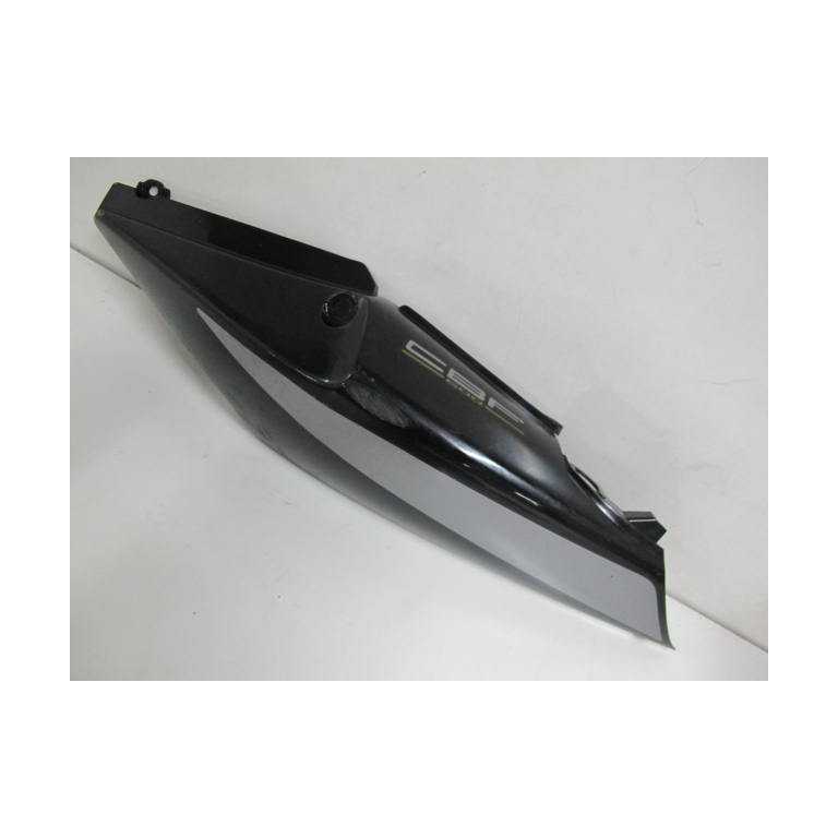 Flanc de selle droit 600 CBF 04/06