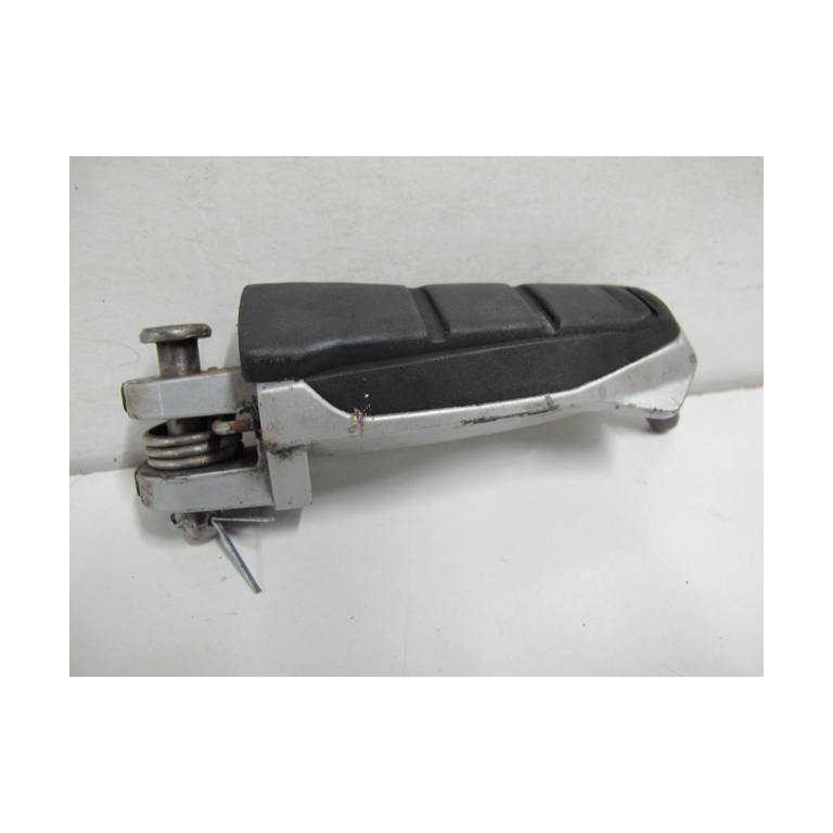 Repose pied pilote droit F650 SCARVER 02/04