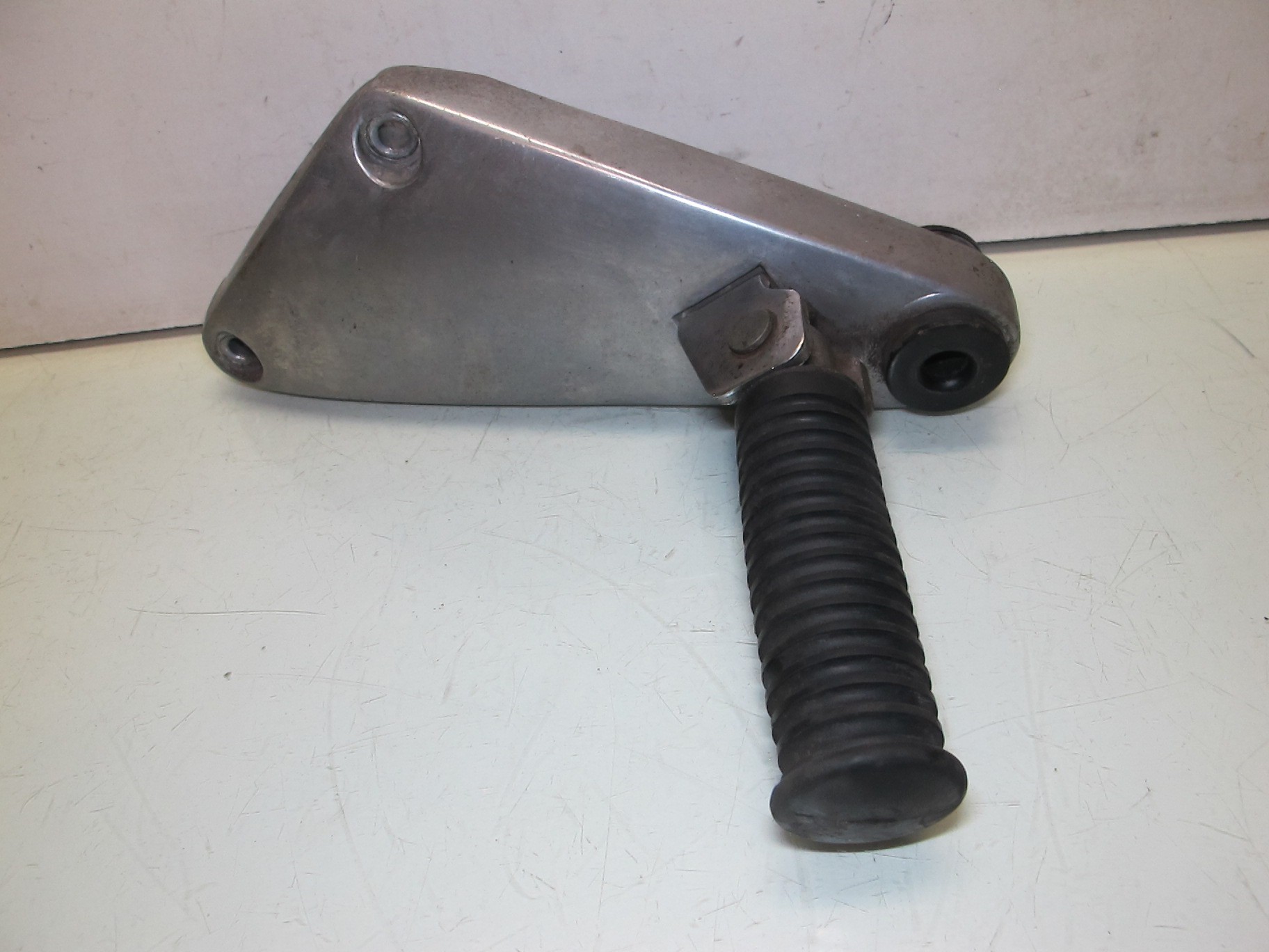 Platine Repose-pied Arrière Gauche Pour Scooter SYM TL 500 - Occasion