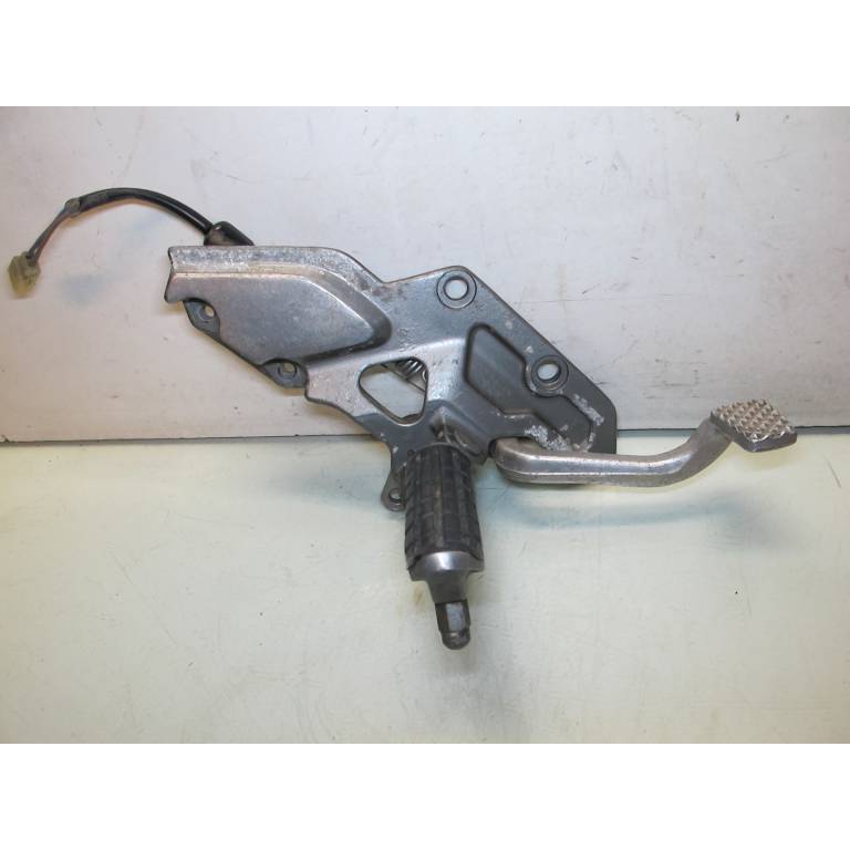 Platine repose pied pilote droite 1100 ZZR