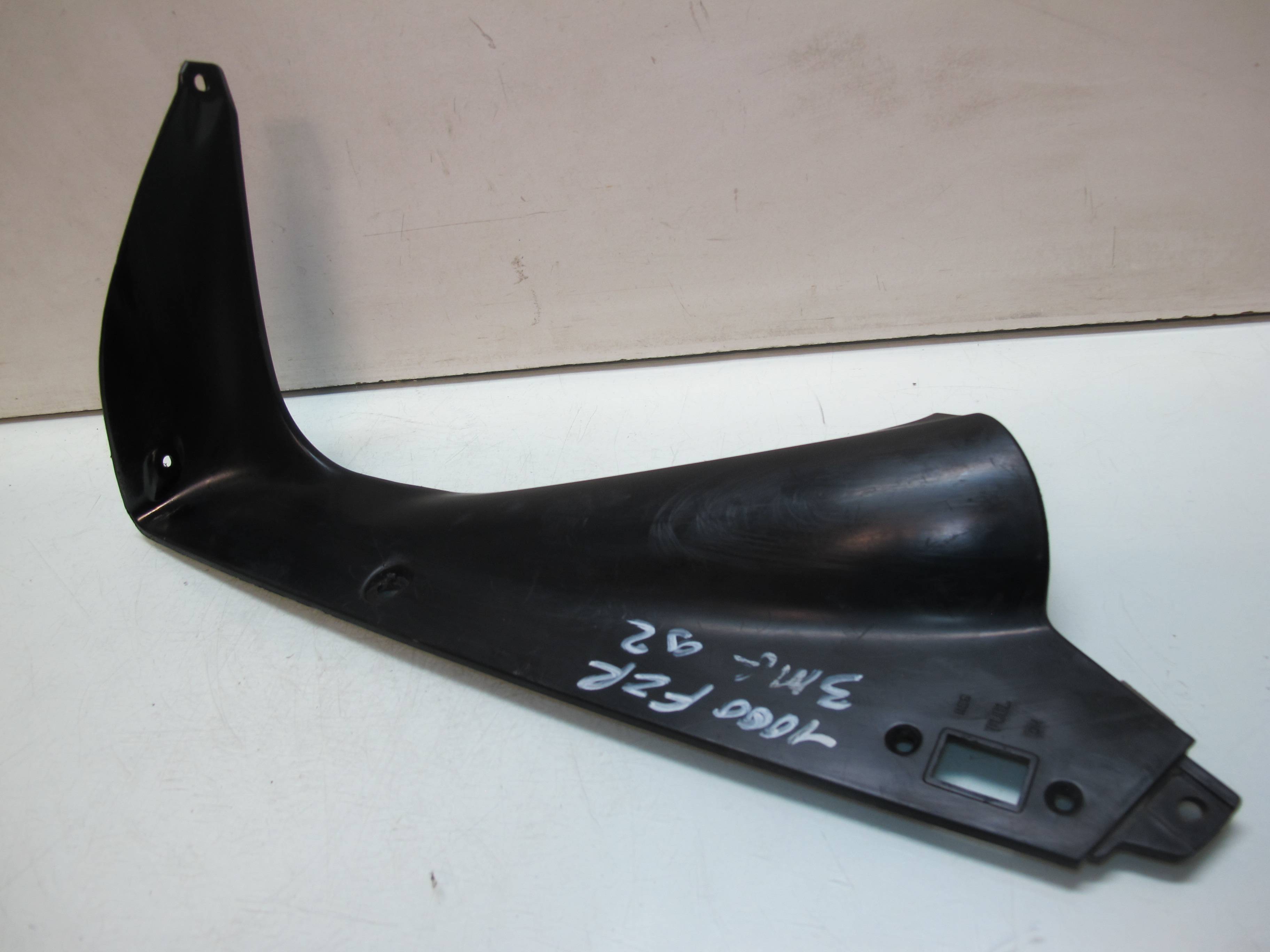 Cache Flanc De Carénage Gauche YAMAHA FZR 1000 – 1991-1995, D'occasion, Rayé