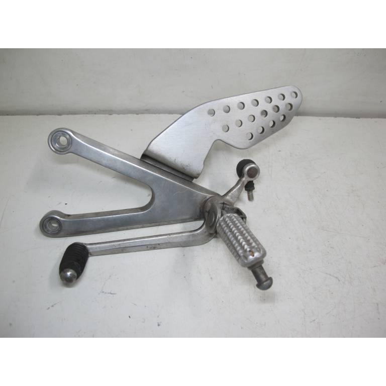Platine repose pied pilote gauche R1 00/01