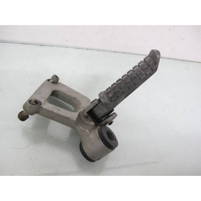 Platine + repose pied passager droit 600 ZZR