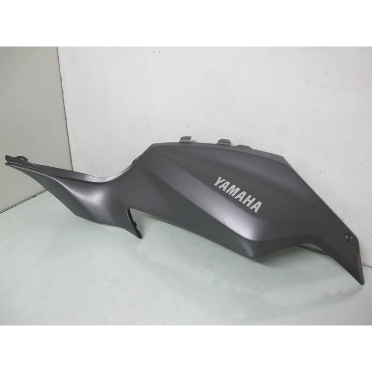 Cache rerservoir droit MT-07