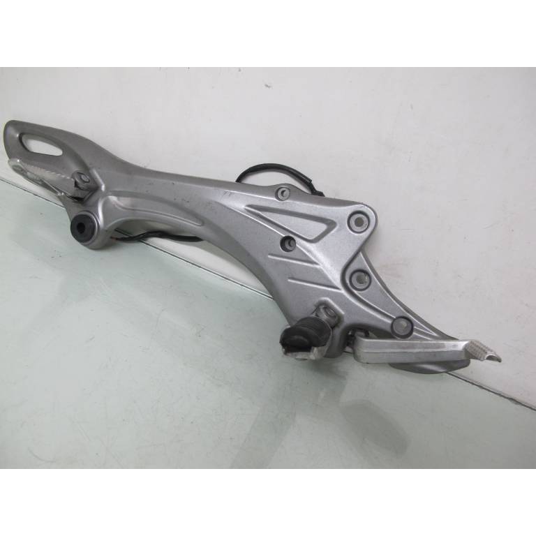 Platine repose pied droit 650 Gladius